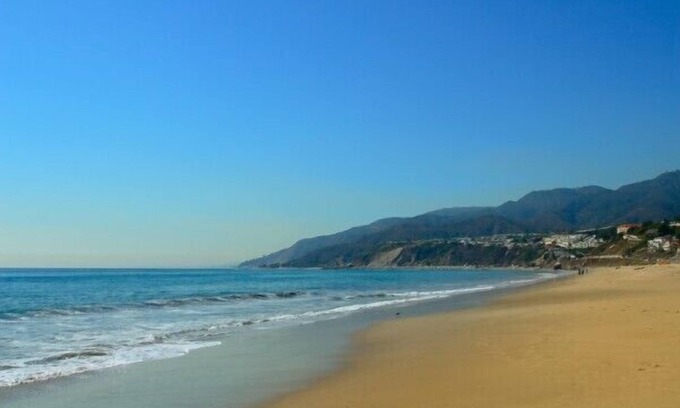 Malibu Villa | Stunning Ocean View Villa Steps from the Beach for 12 Guests