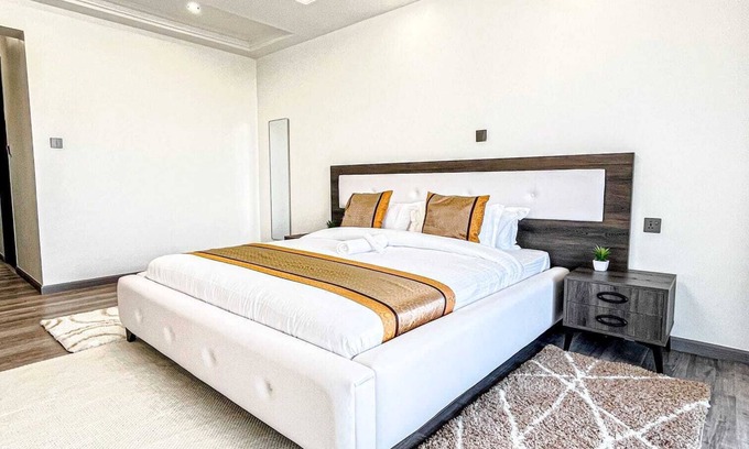 Central Business District Apartment | Amazing 5-bedroom apartment in Lavington with a pool and a gym in Nairobi