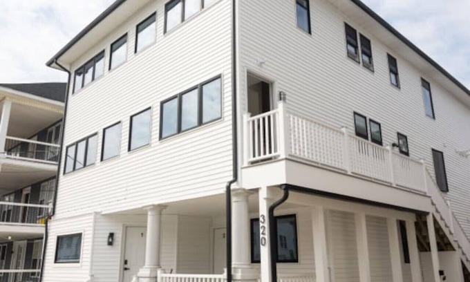 Cape May - Wildwood Apartment | Amazing all new 1fl condo> Steps to The Beach