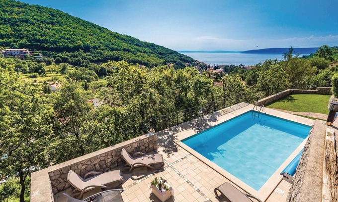 Sucici Apartment | Ideal Oceanfront Apartments with Pool and Spa Amenities