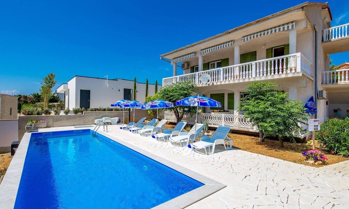 Barbat na Rabu Apartment | Cozy 1 Bedroom Retreat in Barbat na Rabu with Ocean View