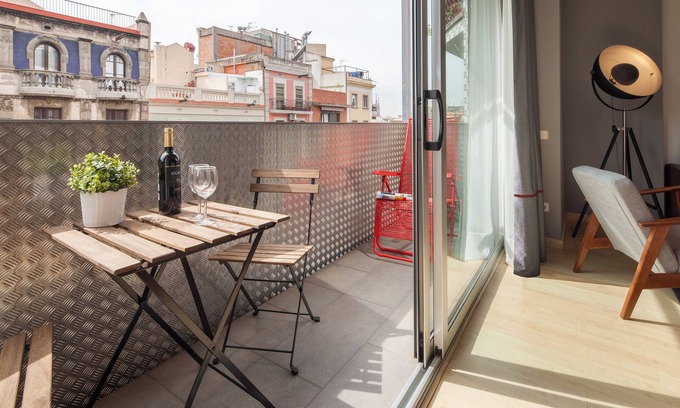 El Camp de l'Arpa del Clot Apartment | Top-Rated 2 Bedroom Apartment Near Sant Pau with Spa