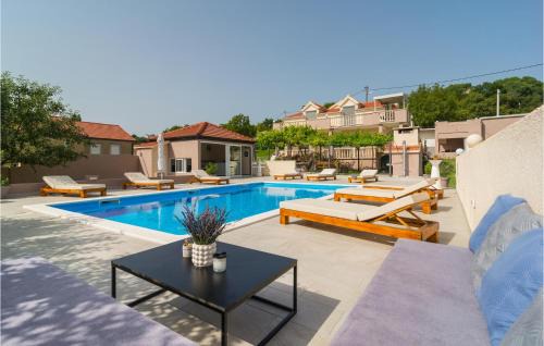 Sinj Apartment | Modern Apartment in Obrovac Sinjski with Pool and Kitchen
