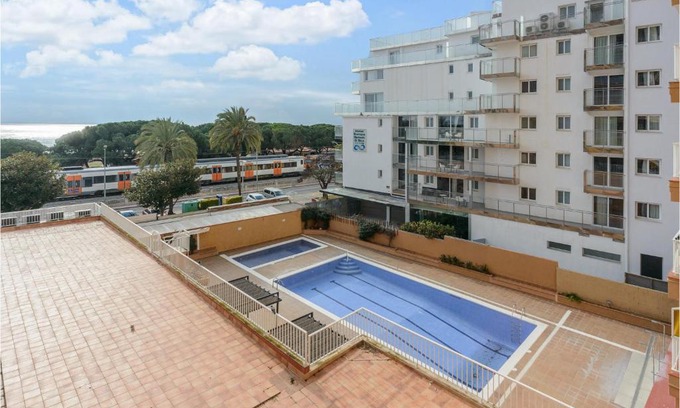 Malgrat de Mar Apartment | Cozy Apartment in Malgrat De Mar with Kitchen Amenities