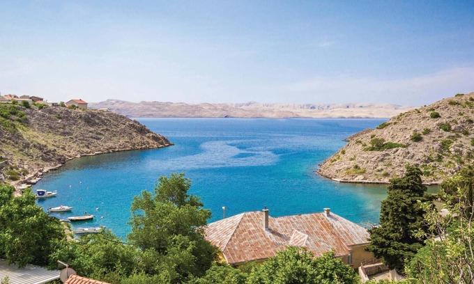 Cesarica Apartment | Tranquil Oasis Retreat in the Fishing Village of Cesarica