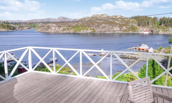 Fjell Apartment | Bright Apartment Near the Sea with Pet-Friendly Amenities