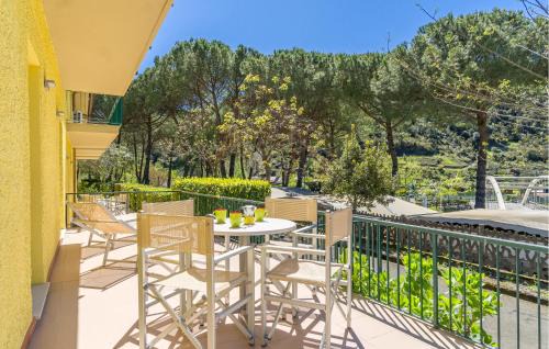 Ghiaia Apartment | Cozy Apartment in Deiva Marina with Kitchen Amenities
