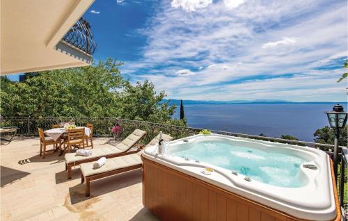 Bregi Apartment | Inviting Apartment in Matulji with Sea View & Hot Tub