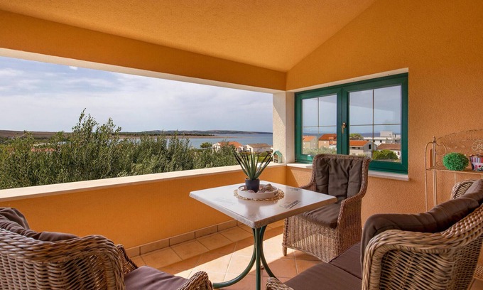Povljana Apartment | Explore Our 2-Bedroom Oceanfront Retreat in Povljana