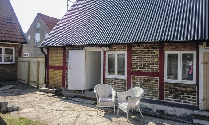 Raa Apartment | Comfortable Apartment in R with Kitchen & Family-Friendly Amenities
