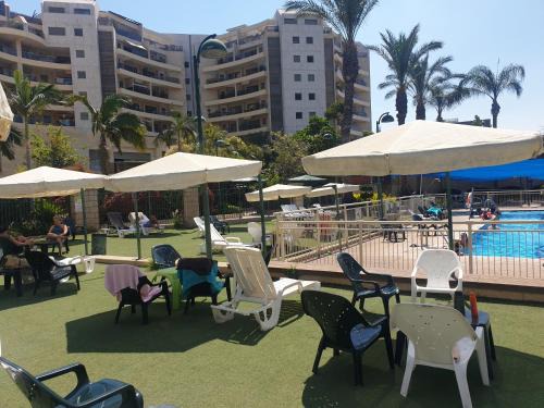 Ra'ananna Apartment | Inviting Raanana Apartment with Pool, Beach & Jacuzzi
