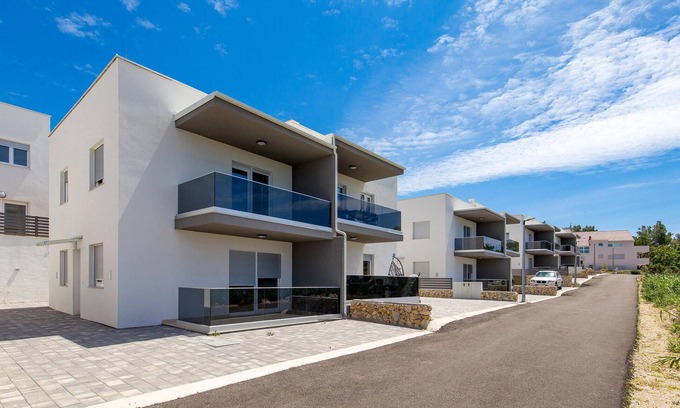 Simuni Apartment | Experience Your Dream Vacation Home by the Sea