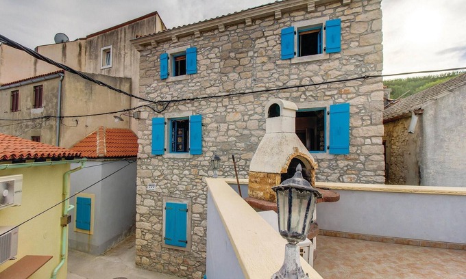 Susak Apartment | Cozy Apartments in Historic Stone House by Sandy Beach