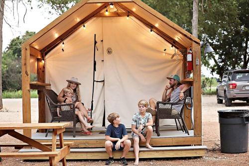 Sutherland Springs Other | Amazing Aquatic Adventure for the Whole Family: Luxurious Safari Tent near Kingsbury, Texas