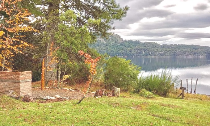 Colonia Suiza Cabin | Cozy Lake Moreno Cabin Retreat with Spa and Breakfast