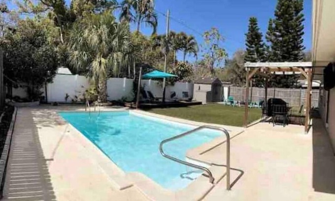 Largo House | Idyllic Retreat with Heated Pool, Pet Friendly & Ocean Views
