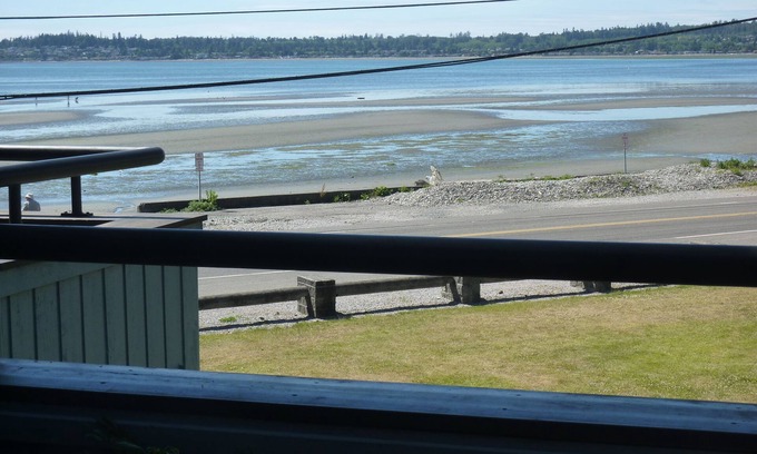 Birch Bay Condo | Scenic Waterfront Condo with 2 Bedrooms for Family Getaways