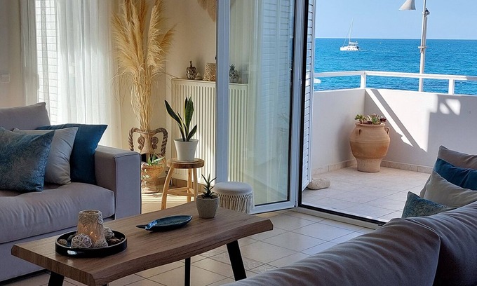 Hersonissos Centre Apartment | Beachfront Apartment in Hersonissos | Guest Rated 10/10