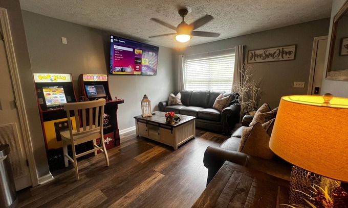 Sevierville House | Perfect Family Getaway Near Dollywood with Game Arcades