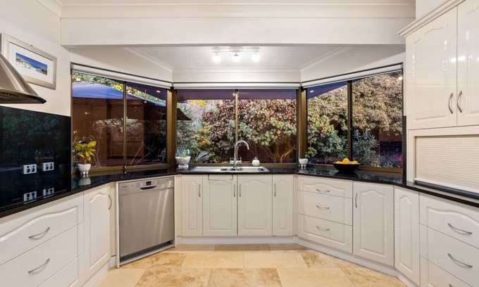 Skye House | City Views at Skye Hot Spa with Sauna and Pool Amenities