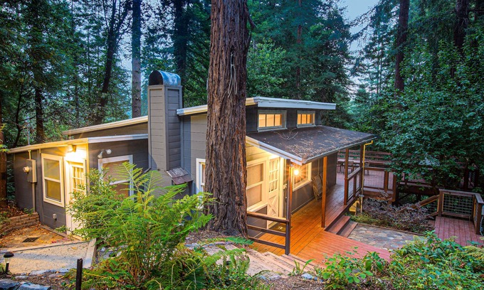 Monte Rio House | Relaxing Cottage with Hot Tub & Dog-Friendly Amenities