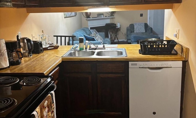 Lithonia House | Amazing Cozy 2Br home In Lithonia/Stone Mountainn W/2 FULL bath Private Deck