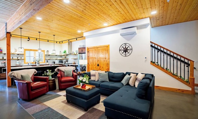 Downtown Leavenworth Cabin | Discover Enchantment Lodges: Steps from Downtown Fun