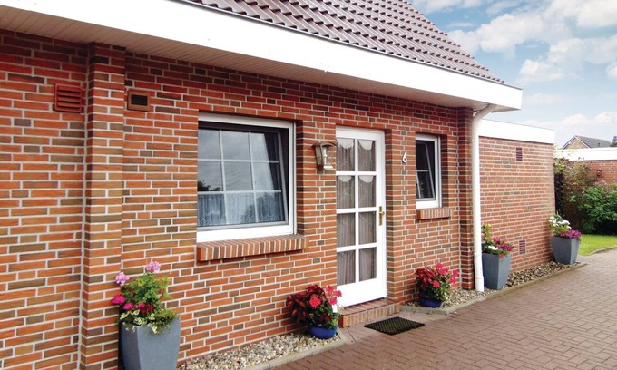 Altfunnixsiel House | Premium 2 Bedroom Retreat in Wittmund with Lake View & Spa