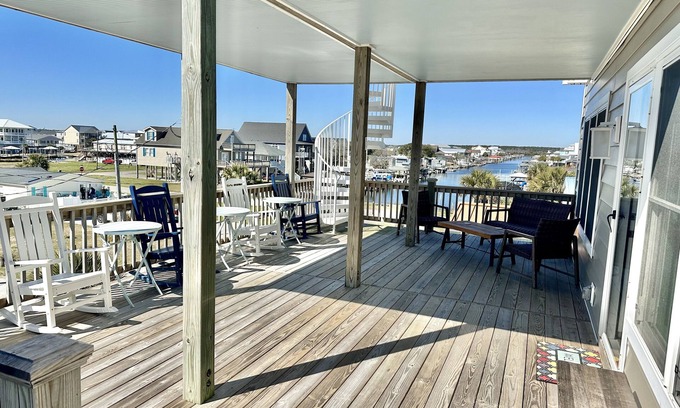Surf City House | Pet-Friendly Hotel with Ocean Views & EV Charging Access