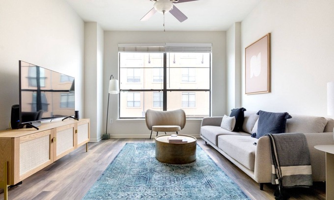 North Burnet Apartment | Inviting Domain 1BR with Pool, Gym & Dining Nearby