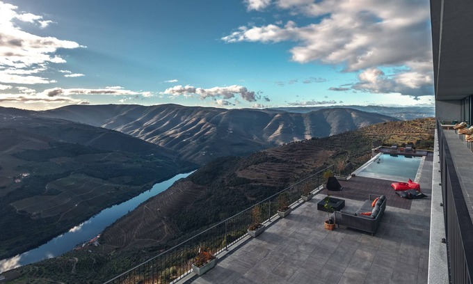 Cotas House | Remarkable Douro House: Pool, Spa & Perfect 10 Rating
