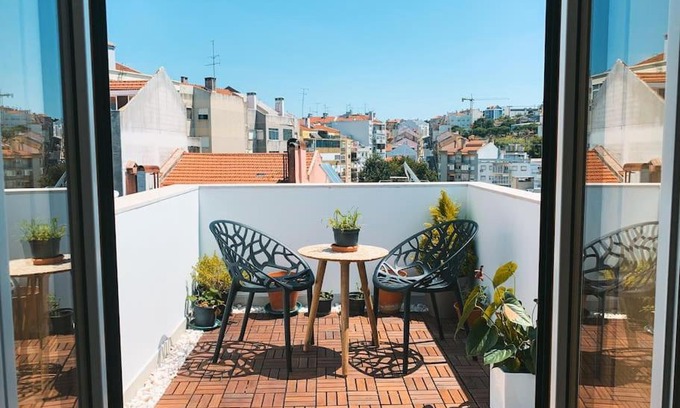 Alcantara Apartment | Inviting Duplex with a View in Belem - Pet Friendly Stay