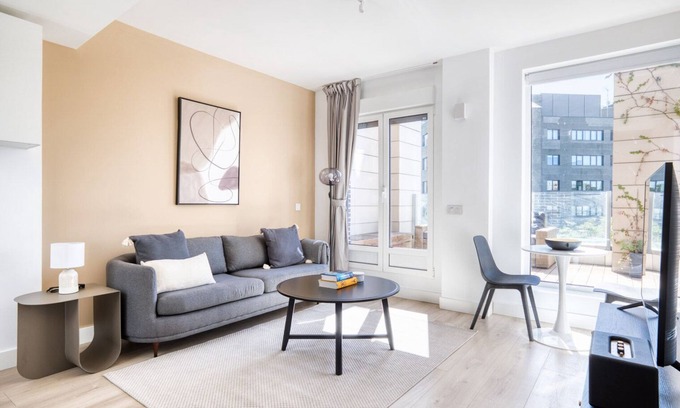 El Viso Apartment | Stylish El Viso 1BR Penthouse with Terrace by Blueground