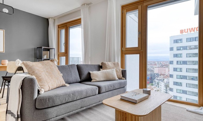 Favoriten Apartment | Inviting 3BR Favoriten Retreat with Gym & Lounge Near Metro