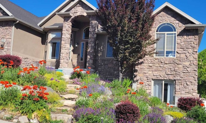 Herriman House | Grace's House: Unmatched Views with Spa & Hot Tub Amenities