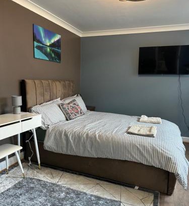 William Morris Apartment | Charming Ground Floor One Bedroom Apartment on Forest Road