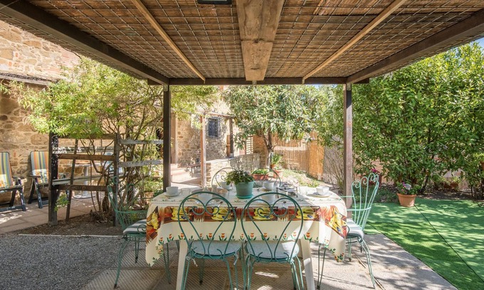 Le Piazze House | Charming Farmhouse Apartment with Scenic Views & Pet-Friendly
