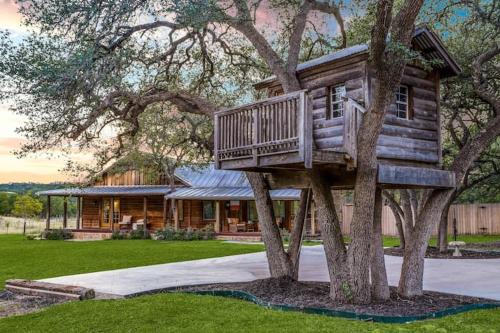 Leander House | Discover a Hill Country Cabin Retreat on 14 Acres