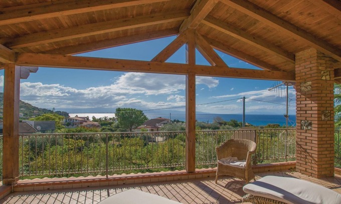 Ricadi House | Premium 2-Bedroom Stay in S.Maria di Ricadi - Rated 10/10