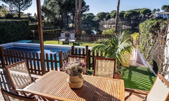 Las Jaras House | Delightful Holiday Home in Córdoba with Pool and Garden