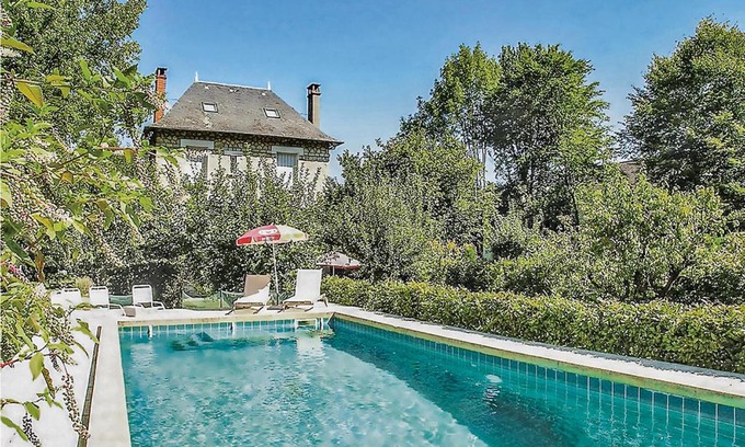 Terrasson-la-Villedieu House | Welcoming Home in Terrasson-lavilledieu with Wifi & Pool