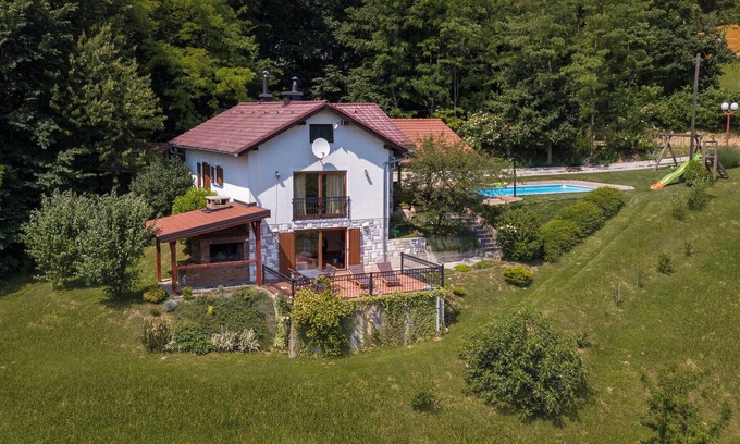 Sveti Martin na Muri House | Charming Cottage Retreat in Scenic Upper Me with Pool
