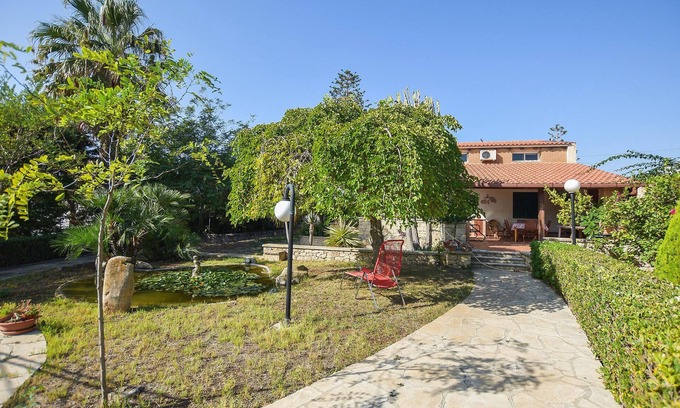 Marina di Modica House | Ideal Family Retreat with Ocean View and Beautiful Gardens