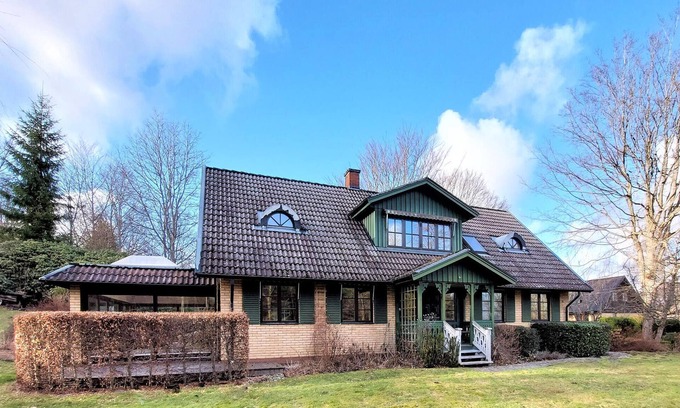 Orkelljunga Municipality House | Cozy Cottage by the Forest with Lake View & Spa Amenities