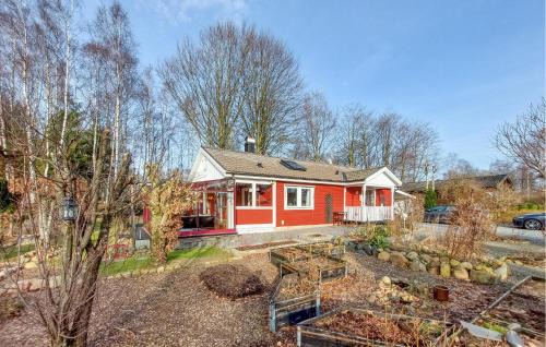 Fasalt House | Welcoming Home in Rkelljunga with Pool and Wifi