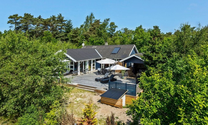 Oster Somarken House | Cozy Beachfront Retreat with Pool and Ocean Views