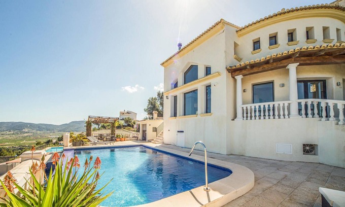 Ador House | Bright & Inviting Vacation Home with Private Pool in Palma