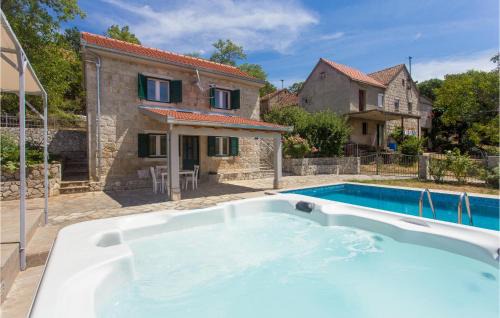 Citluk House | Relaxing Retreat in Bajagic with Private Hot Tub