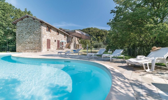Monteluiano House | Spacious 5-Bedroom Retreat in Belvedere with Pool & Spa