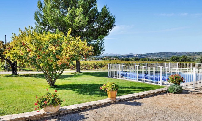 Bedoin House | Explore Our 2 Bedroom Accommodation in Bedoin - Rated 10/10